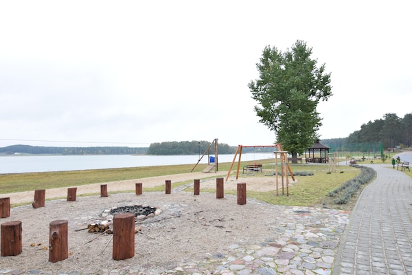 Foto van Huisje aan Kiedrowickie Meer met Roeiboot - Vakantiehuis in Kiedrowice - AreaSummer1KM