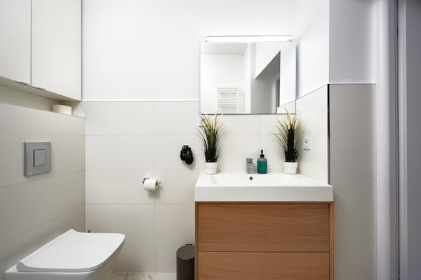 Foto van Appartement vlakbij Piotrkowska Street - Vakantiehuis in Łódź - BathRoom
