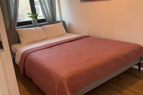 Foto van Appartement vlakbij Piotrkowska Street - Vakantiehuis in Łódź - BedRoom