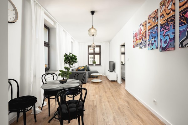 Foto van Appartement vlakbij Piotrkowska Street - Vakantiehuis in Łódź - DiningRoom