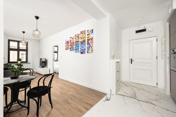 Foto van Appartement vlakbij Piotrkowska Street - Vakantiehuis in Łódź - DiningRoom