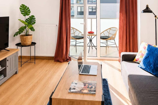 Foto van 3-kamerwoning vlakbij Atlas Arena - Vakantiehuis in Łódź - LivingRoom