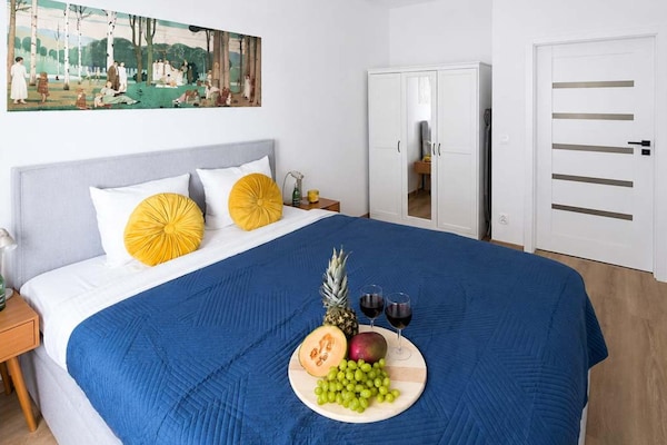 Foto van 3-kamerwoning vlakbij Atlas Arena - Vakantiehuis in Łódź - BedRoom