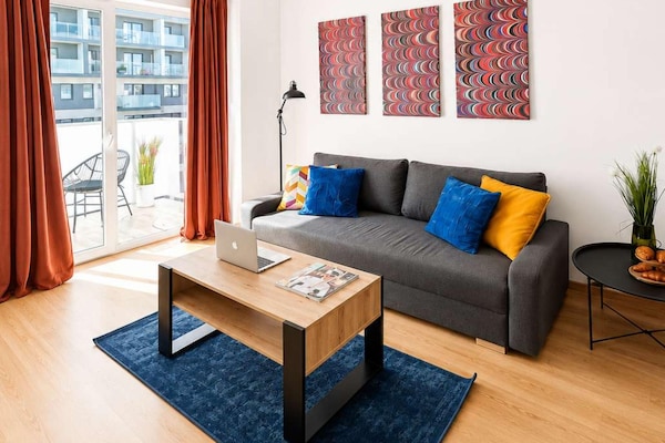 Foto van 3-kamerwoning vlakbij Atlas Arena - Vakantiehuis in Łódź - LivingRoom