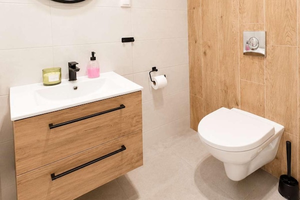 Foto van 3-kamerwoning vlakbij Atlas Arena - Vakantiehuis in Łódź - BathRoom