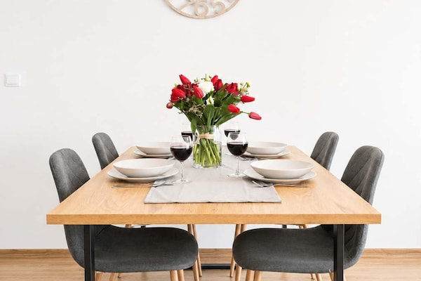 Foto van 3-kamerwoning vlakbij Atlas Arena - Vakantiehuis in Łódź - DiningRoom