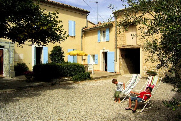 Foto van Zonnig Provençaals huis met terras - Vakantiehuis in Monteux - ExteriorSummer