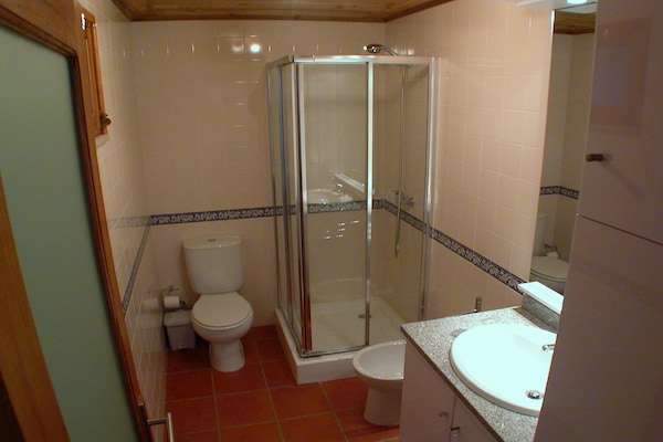 Foto van Comfortabel vakantiehuis met privétuin - Vakantiehuis in Gondufe, Ponte de Lima - BathRoom