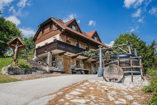 Foto van Cozy Countryside Retreat Villa with Hot-Tub - Two Bedroom Villa with Hot Tub - Outdoor