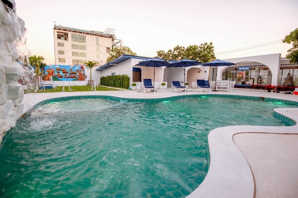 Foto van Luxe dubbele vakantie | Heerlijk aan het strand - Vakantiehuis in Pattaya - PoolOfHouse