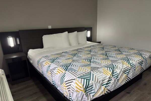 Foto van 1 tweepersoonsbed | Toegankelijk voor mindervaliden | Badkuip, NSMK - BedRoom