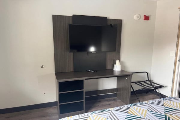 Foto van 1 tweepersoonsbed | Toegankelijk voor mindervaliden | Badkuip, NSMK - BedRoom