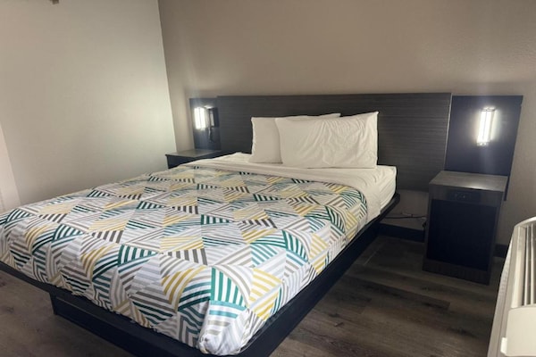 Foto van 1 tweepersoonsbed | Toegankelijk voor mindervaliden | Badkuip, NSMK - BedRoom