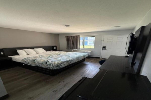 Foto van 1 tweepersoonsbed | Toegankelijk voor mindervaliden | Badkuip, NSMK - BedRoom