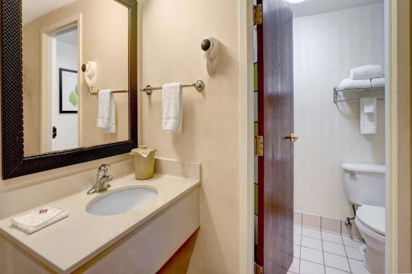 Foto van 1 tweepersoonsbed | Niet-roken - Vakantiehuis in MILFORD - BathRoom