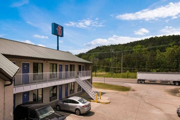 Foto van Budgetvriendelijke Kamer, Gratis Parkeren - Vakantiehuis in Attalla - ExteriorSummer