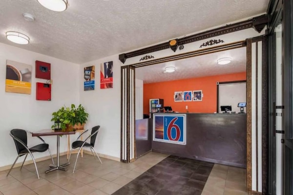 Foto van Budgetvriendelijke Kamer, Gratis Parkeren - Vakantiehuis in Attalla - HallReception