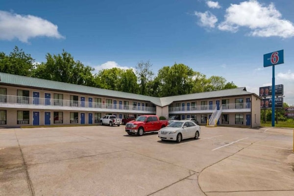 Foto van Budgetvriendelijke Kamer, Gratis Parkeren - Vakantiehuis in Attalla - ExteriorSummer