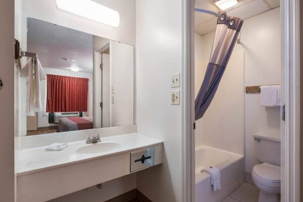 Foto van Budgetvriendelijke Kamer, Gratis Parkeren - Vakantiehuis in Attalla - BathRoom