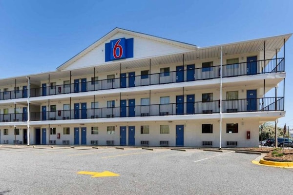 Foto van 1 kingsize bed | Nsmk, koelkast - Vakantiehuis in Greenville - ExteriorSummer