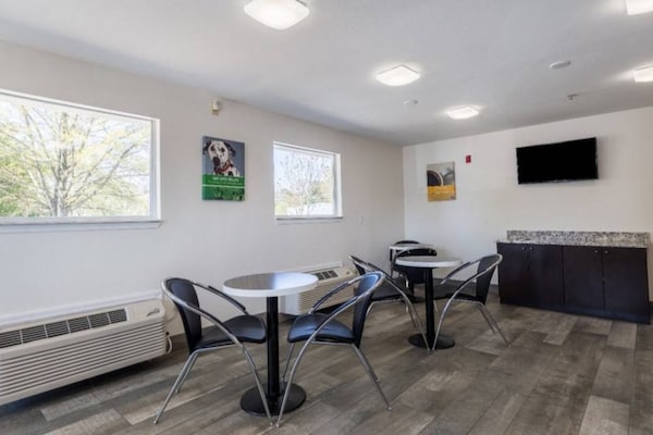 Foto van 1 kingsize bed | Nsmk, koelkast - Vakantiehuis in Greenville - FloorPlan