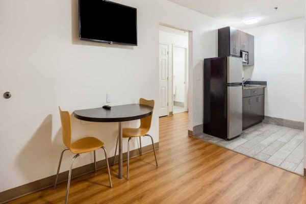 Foto van 1 kingsize bed | Roken toegestaan, koelkast - Vakantiehuis in Greenville - Facilities