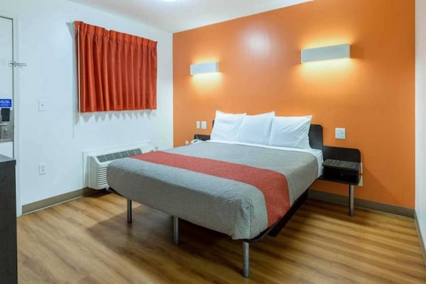Foto van 1 kingsize bed | Roken toegestaan, koelkast - Vakantiehuis in Greenville - BedRoom