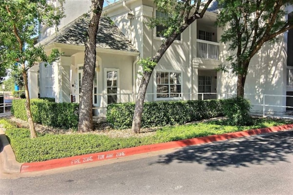 Foto van 1 tweepersoonsbed (queensize) | Rookvrij - Vakantiehuis in Austin TX - ExteriorSummer