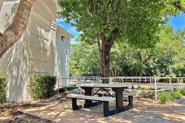 Foto van 1 tweepersoonsbed (queensize) | Rookvrij - Vakantiehuis in Austin TX - ExteriorSummer