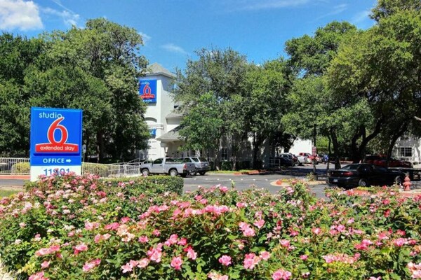 Foto van 1 tweepersoonsbed (queensize) | Rookvrij - Vakantiehuis in Austin TX - ExteriorSummer