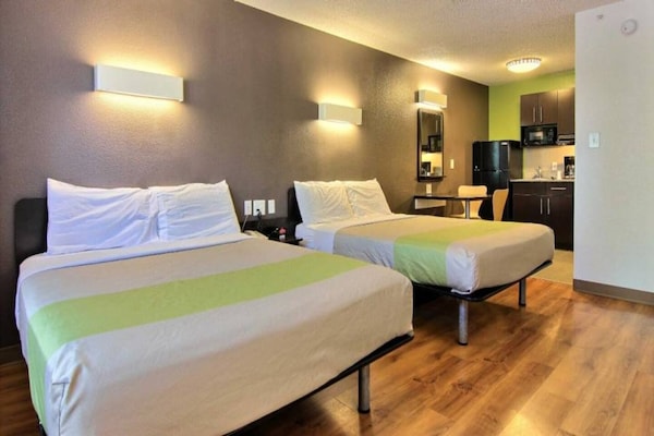 Foto van 2 tweepersoonsbedden | Rolstoeltoegankelijk bad | Rookvrij - BedRoom