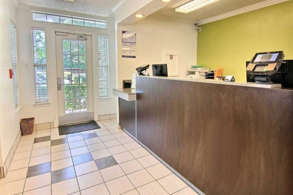 Foto van 2 tweepersoonsbedden | Rolstoeltoegankelijk bad | Rookvrij - FloorPlan