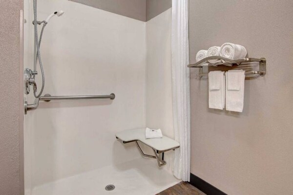 Foto van 2 tweepersoonsbedden | Rookvrij - Vakantiehuis in Gainesville - BathRoom