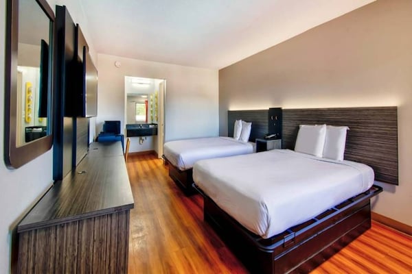 Foto van 2 tweepersoonsbedden | Rookvrij - Vakantiehuis in Gainesville - BedRoom