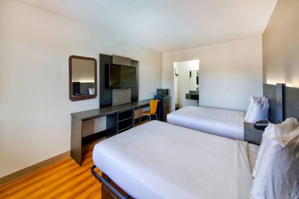 Foto van 2 tweepersoonsbedden | Rookvrij - Vakantiehuis in Gainesville - BedRoom