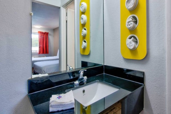 Foto van 2 tweepersoonsbedden | Rookvrij - Vakantiehuis in Gainesville - BathRoom