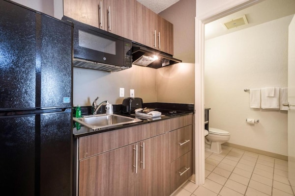 Foto van 2 tweepersoonsbedden (queensize) | Rolstoeltoegankelijk bad | Rookvrij - Facilities