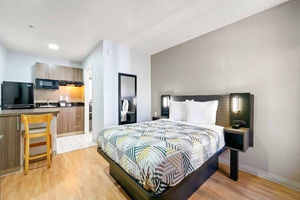Foto van 2 tweepersoonsbedden (queensize) | Roken mogelijk - Vakantiehuis in Duluth - BedRoom