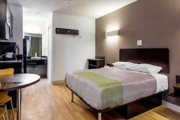 Foto van 1 Queensize Bed | Niet-rokende, Keuken - Vakantiehuis in LaGrange - BedRoom