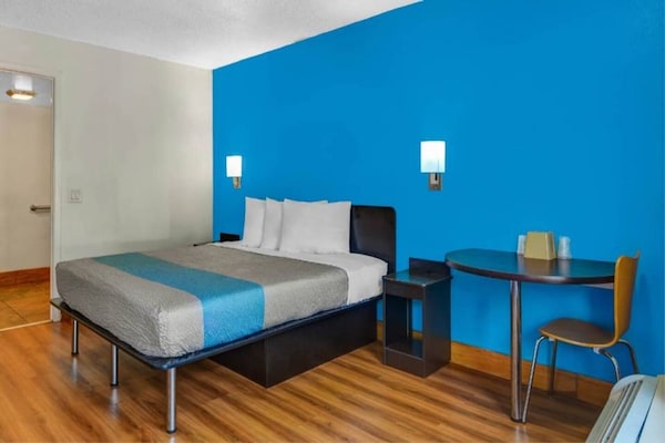 Foto van 1 kingsize bed | Rolstoeltoegankelijk bad, NSMK - Vakantiehuis in Atlanta - BedRoom