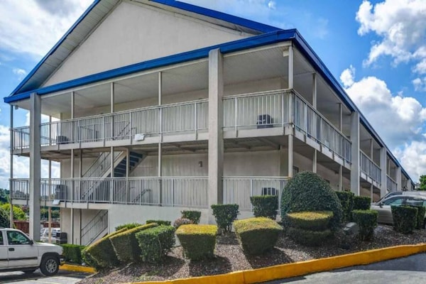 Foto van 1 kingsize bed | Rolstoeltoegankelijk bad, NSMK - Vakantiehuis in Atlanta - ExteriorSummer