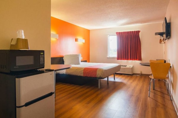 Foto van 1 kingsize bed | Roken toegestaan, koelkast aanwezig - Facilities