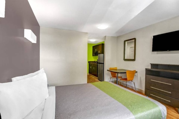 Foto van 1 tweepersoonsbed | rolstoeltoegankelijk | badkuip | smk - BedRoom