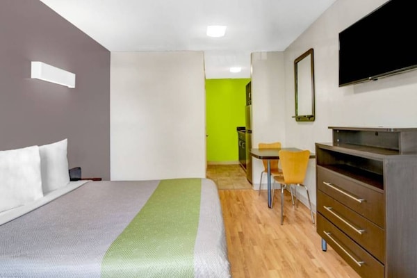 Foto van 1 tweepersoonsbed | rolstoeltoegankelijk | badkuip | smk - BedRoom