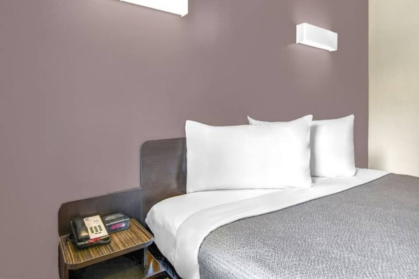 Foto van 1 tweepersoonsbed (queensize) | Niet-roken - Vakantiehuis in CHAMBLEE - BedRoom