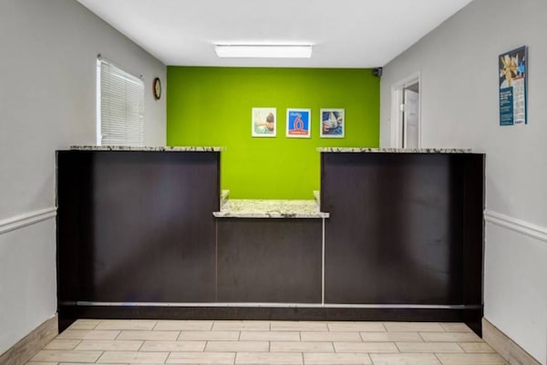 Foto van 2 tweepersoonsbedden | Roken mogelijk - Vakantiehuis in CHAMBLEE - FloorPlan