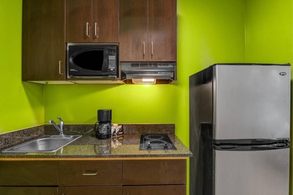 Foto van 2 tweepersoonsbedden | Roken mogelijk - Vakantiehuis in CHAMBLEE - Kitchen