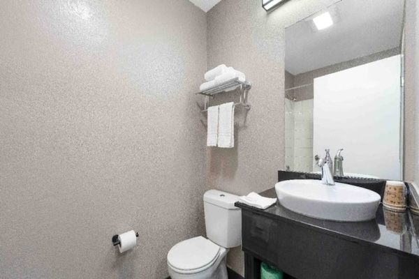 Foto van 1 tweepersoonsbed (queensize) | Rookvrij - Vakantiehuis in Tucker - BathRoom