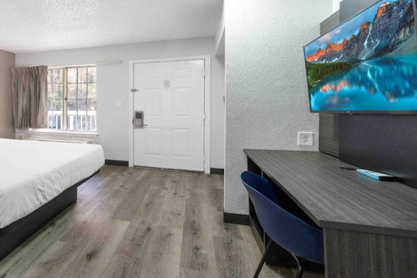Foto van 1 tweepersoonsbed (queensize) | Douche conform ADA/RI-normen - BedRoom