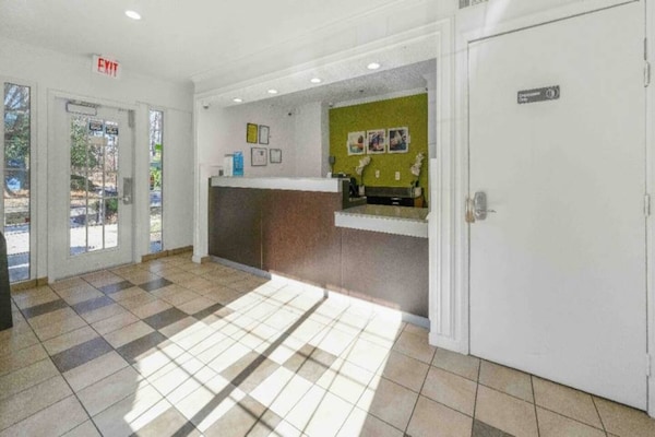Foto van 1 tweepersoonsbed (queensize) | Douche conform ADA/RI-normen - FloorPlan